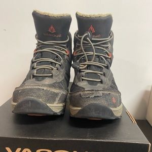 Kids Vasque Coldspark Ultra Dry Hiking shoes.